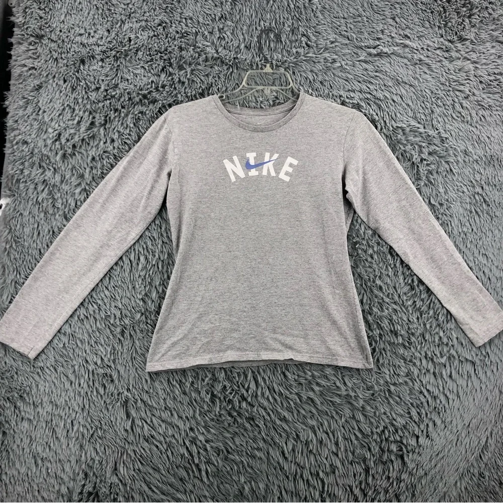 Nike Tshirt Womens Large Gray Long Sleeve Spellout Swoosh Shirt